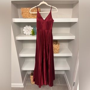Formal Dress (Prom). Red. Size 0. Brand: B-Darlin. Floor length gown with slit